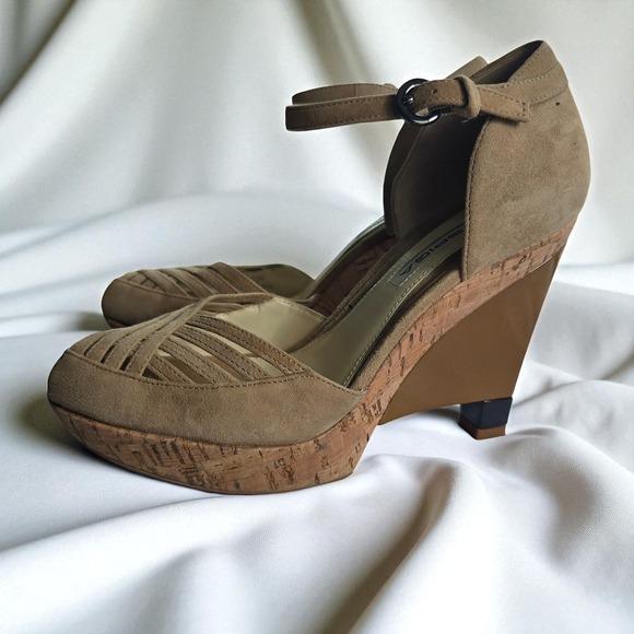 Via Spiga Womens Suede Ankle Strap Open Toe Cork Wedge Heel Shoes 7.5M Brazil - Picture 1 of 11